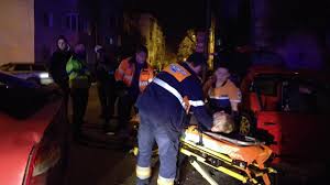 Dacă motociclistul dă în primire, amicului i se schimbă încadrarea juridică în ucidere din culpă şi riscă o pedeapsă cu închisoarea între 1 şi 5 ani. Trei Tineri RÄƒniÈ›i È™i Trei MaÈ™ini Avariate In Urma Unui Accident Rutier Foto