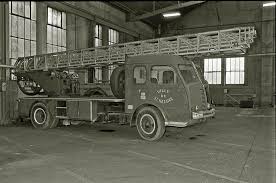 Amoureux du métier de pompier, pompier de profession ou volontaire, vous trouverez dans. Le Camion Incendie Panhard K185 Grande Echelle Fondation Berliet
