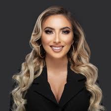 Lanette Jones's Instagram, Twitter & Facebook