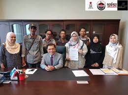 The sabah state government is an authority governing sabah, one of 13 states of malaysia, based in kota kinabalu, the state capital. Memorandum Bantah Telah Sampai Ke Pejabat Ketua Menteri Sabah Borneo Komrad