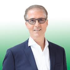 Eric Erbach's Instagram, Twitter & Facebook