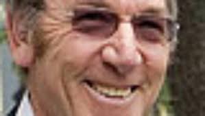 Two men receive honours for rescuing crash victims