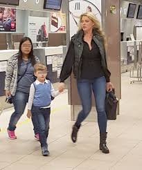 Cristi borcea este cunoscut nu doar pentru perioada petrecută în fruntea clubului dinamo sau pentru condamnarea din dosarul transferurilor, ci şi pentru de altfel, alina vidican a suferit teribil din cauza despărţirii de borcea şi ar fi încercat să se sinucidă, a dezvăluit gigi becali, naşul de cununie al celor. Cristi Borcea A Divortat De Alina Vidican E Liber Sa Se Recasatoreasca Adpm