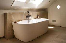 Baden Unter Blauem Himmel In 2020 Badewanne Baden Badezimmer