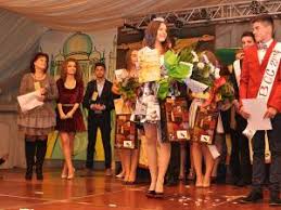 Balurile Bobocilor Calatorie In Jurul Lumii La Colegiul Alexandru Cel Bun Gura Humorului Monitorul De Suceava Marţi 4 Noiembrie 2014