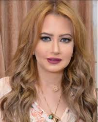یک زوج جوان ودردسرساز بعد از مرگ ناگهانی نوزادشان آنرا با یک مدل شبیه سازی شده جایگرین میکنند. Ù…ÙŠ Ø§Ù„Ø¹ÙŠØ¯Ø§Ù† Ù‚Ø¨Ù„ ÙˆØ¨Ø¹Ø¯ Ù…Ø¬Ù„Ø© Ø§Ù„Ø¬Ù…ÙŠÙ„Ø©