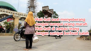 Pantun kiasan adalah pantun yang berisi perumpamaan atau ibarat, biasa digunakan untuk menyampaikan suatu hal secara tersirat. Menemukan Makna Yang Terkandung Dalam Pantun Mikirbae Com