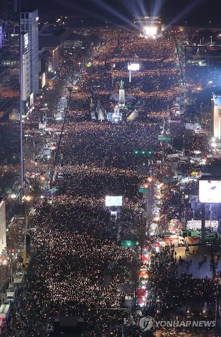 朴槿恵氏を罷免に追い込んだ「ろうそく集会」 初開催から１年 | 聯合ニュース