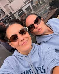 Friends that travel together ✈️ Split the bill, share the playlists, fight  over the window seat — still love each other no matter who rides shotgun 🤣