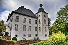 Jede unautorisierte verwendung von informationen über die speisekarte von hotel kretschmer verletzt das urheberrecht und kann strafrechtliche folgen nach sich ziehen. Wasserschloss Haus Voerde Ein Tolles Standesamt Verpottet