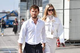 New and beautiful coulors make our life a little bit brighter! Heimliche Hochzeit In Hamburg Toni Garrn Heiratet Ihren Alex Gmx At