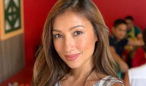 Solenn heussaff is a 35 year old filipino actress. Solenn Heussaff Shares Weekend Dance Video Netizens Are Shookt