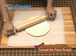 The best pizza dough recipe and it's made in the bread machine! Zojirushi Real Homemade Pizza Youtube