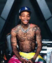 The first thing you see is arm tattoos. Tweets Con Contenido Multimedia De Wiz Khalifa Wizkhalifa Twitter Wiz Khalifa Wiz Khalifa Tattoos The Wiz