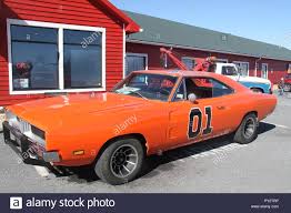 Une vente où cette dodge charger 1969 côtoiera du beau monde : The General Lee Dodge Charger De La Serie Televisee The Dukes Of Hazzard Exposee Au Musee Dukes Of Hazzard A Luray Va Usa Photo Stock Alamy