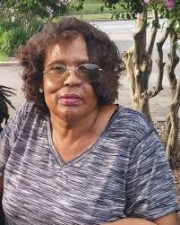 Tracy Currie's Instagram, Twitter & Facebook