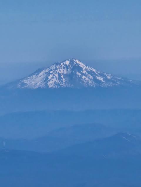 Mt shasta while landing in SF : r/bayarea