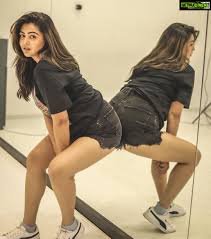 Actress Shafaq Naaz HD Photos and Wallpapers April 2023 | Gethu Cinema