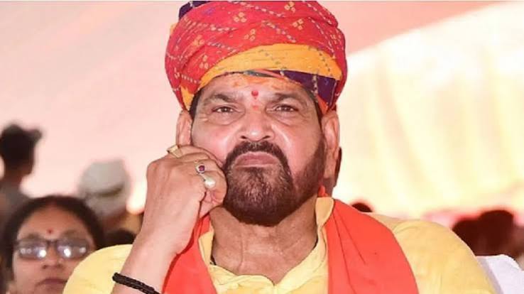 35 साल पहले बृजभूषण शरण सिंह पर चली थी गोली, अब कोर्ट ने पूर्व सांसद पर लगाया 500 का जुर्माना, जानिए पूरा मामला - India TV Hindi