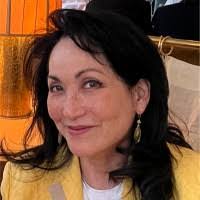 Ali Hackett's Instagram, Twitter & Facebook