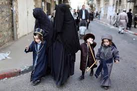 Risultato immagini per bambine musulmane con il velo integrale