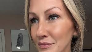 Amazon.com: Revlon Powder Blush Face Makeup, High Impact Buildable Color,  Lightweight & Smooth Finish, 030 Pinkognito, 0.17 oz : Belleza y Cuidado  Personal