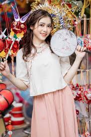 Jan 30, 2021 · hình ảnh trung thu đẹp, vui vẻ, dễ thương gợi nhớ về những kỉ niệm sum vầy, ấm áp bên gia đình thân yêu của mỗi chúng ta cùng đèn lồng, đèn ông sao, bánh nướng, bánh dẻo… Ná»¯ Diá»…n Vien Mua Gay Sá»'t Vá»›i Bá»™ áº£nh Trung Thu 2020 Tren Phá»' Hang Ma