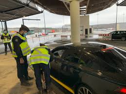 | keystone / christian beutler. Covid 19 Controles Renforces Aux Frontieres Avec La Suisse Le Trois