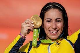 Monto en una bici rosada, sin rueditas de apoyo, muy rápido alrededor del • bmx racer#100, bicampeona olímpica y 18 veces campeona. Mariana Pajon La Mejor Deportista Colombiana De Todos Los Tiempos Ciclismo El Universal Cartagena El Universal Cartagena