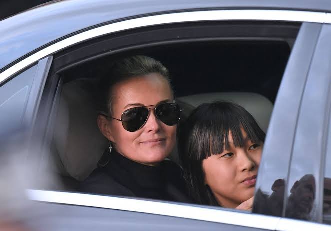 EXCLU. Laeticia Hallyday, la face cachée : découvrez des extraits du livre  de son ancienne collaboratrice - Elle