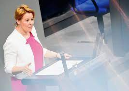 Seit wochen wird über plagiate in der dissertation von familienministerin franziska giffey diskutiert. Plagiatsvorwurfe Gegen Familienministerin Wo Es Fur Franziska Giffey Eng Wird Wissen Tagesspiegel