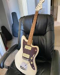 Jazz odyssey when leo fender began work on the jazzmaster alongside designer george fullerton and hawaiian steel player freddie tavares, he set out to create a solidbody guitar with the geometry. I M In Love With My New Vintera Jazzmaster Offset