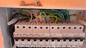 Disjunctorul diferential de 16 amperi cu ce poate fi alimentata intre 170 si 230 volti este ideala pentru suplimentarea protectiei impotriva electrocutarii accidentale (contactul direct cu cu acest disjunctor (siguranta) cu diferential, va veti asigura caminul de orice fel de probmela de natura electrica. Tabloul Electric Pentru Locuinta Misiunea Casa