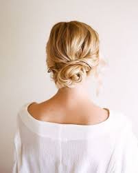 Tout comme les tresses, le chignon est tendance et reste la coiffure par excellence des futures mariées. Coiffure Invitee Mariage Les Plus Belles Idees Tendances