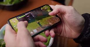 Pubg mobile on android (free). Fortnite Vs Pubg Which Is Better Maps Player Count Mobile And More Metabomb
