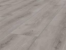 Wenn sie ihr laminat mit v fuge verlegen, betonen sie den optischen charakter des holzimitats. Jangal Dry Oak 4v Fuge Laminat National Park Line Pro