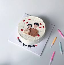 Korean Minimalist Birthday Cake For Boyfriend Pin By Hana Kat On Food Korean Cake Korea Cake Simple Cake Designs