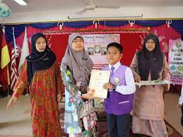 Sebarkan ini ya, pembinaan karakter seseorang itu dapat atau bisa dibentuk sejak ia lahir serta mulai belajar. Laman Utama