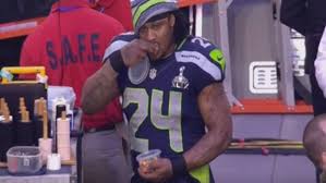 Marshawn lynch is too real for the rest of us. Marshawn Lynch Sideline Skittles Snack Before Super Bowl Xlix Video Hollywood Reporter