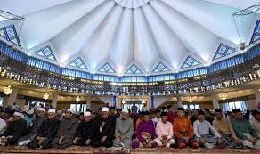 Most popular hari raya destinations for malaysian travellers in 2018, domestic and overseas penang emerged as the most popular domestic raya destination for malaysian travellers this year. Pm Performs Raya Special Morning Prayers At National Mosque Thestartv Com