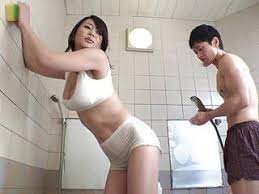 Mommy in Hot Pants eine sexy japanische Mutter und hr Boytoy - Ein  Japanischer Cougar Porno • HD Sexfilme