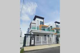 Rumah joglo limasan memiliki 12 jenis, yaitu joglo limasan sinom, klabang nyander, lambang, trajumas, bapangan, semar, empyak setangkep gotong mayit,ceblokan,enom, dan cere gancet. Klebang Bungalow Homestay Melaka Harga Terkini 2021