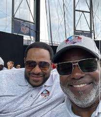 Darryl Thurmond's Instagram, Twitter & Facebook