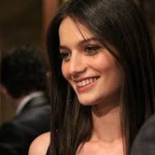 İlk oyunculuk deneyimini trt 1 ekranlarında yayınlanmış olan. 76 Gulcan Arslan Ideas In 2021 Caitlin Stasey Tv Series On Netflix Kosem Sultan