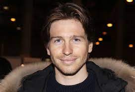 Mickaël adon, better known as mickaël vendetta (born october 3, 1987 in le creusot), is a french internet phenomenon and entrepreneur whose notoriety followed upon the buzz he created on the internet through his personal blog. Mickael Vendetta Que Devient L Inventeur De La Bogossitude Voici