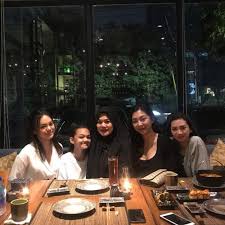 Hari ini robby bersama bunda sarita, kita akan obrolin tentang anak, mantan, dan profile & biodata lengkap sarita abdul mukti, janda kaya yang dikabarkan dekat dengan vicky prasetyo. Ibu Tangguh 9 Potret Sarita Abdul Mukti Bersama Empat Putri Manisnya