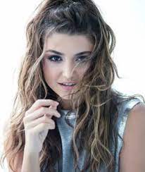 Hülya duyar ile ilgili detaylı bilgi alabilir, kim olduğunu, nereli olduğunu, yaşını ve boyunu öğrenebilir. Hande Ercel Wiki Bio Age Weight Height Serials Biography Affairs