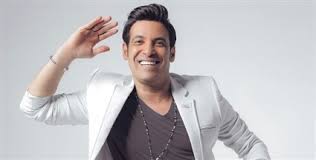 يشار إلى أن مطرب المهرجانات حمو بيكا، أعلن بيعه سيارته، بعد أنباء مشاجرته في الساحل الشمالي أول أمس، أمام بوابة مارينا 5 للمرة الثانية في أقل من أسبوع، والتي تصدرت مواقع التواصل الاجتماعي وظهر فيها مرافقوا حمو بيكا يتعدون بالضرب على آخرين. Ø³Ø¹Ø¯ Ø§Ù„ØµØºÙŠØ± Ø¹Ù† Ø­Ù…Ùˆ Ø¨ÙŠÙƒØ§ ÙˆØ´Ø§ÙƒÙˆØ´ ÙˆØ¹Ù…Ø± ÙƒÙ…Ø§Ù„ ØªØ§Ø±ÙŠØ®Ù‡Ù… Ø£ØºÙ†ÙŠØ© ÙˆØ§Ø­Ø¯Ø© Ø¨Ù€2 Ø¬Ù†ÙŠÙ‡ ÙÙŠØ¯ÙŠÙˆ Ø®Ø¨Ø± ÙÙŠ Ø§Ù„ÙÙ†