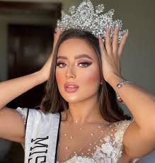 My princess Nourhan👑😍😘 @nawalahmed_veil_hairdresser #makeup #makeupartist