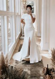 Sarah Seven Lovely Bride In 2020 Wedding Dresses Fitted Wedding Dress Short Sleeve Wedding Dress